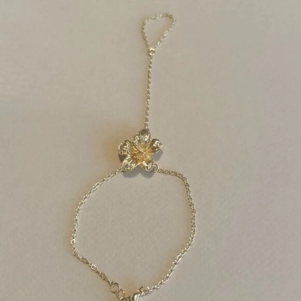 Flower Hand Chain Bracelet S879 - Picture 4 of 5